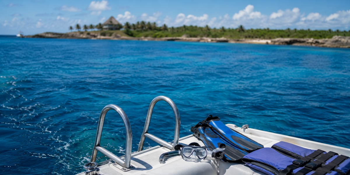 Turquoise water near a Mexican Caribbean island for comparing reef-focused snorkeling choices